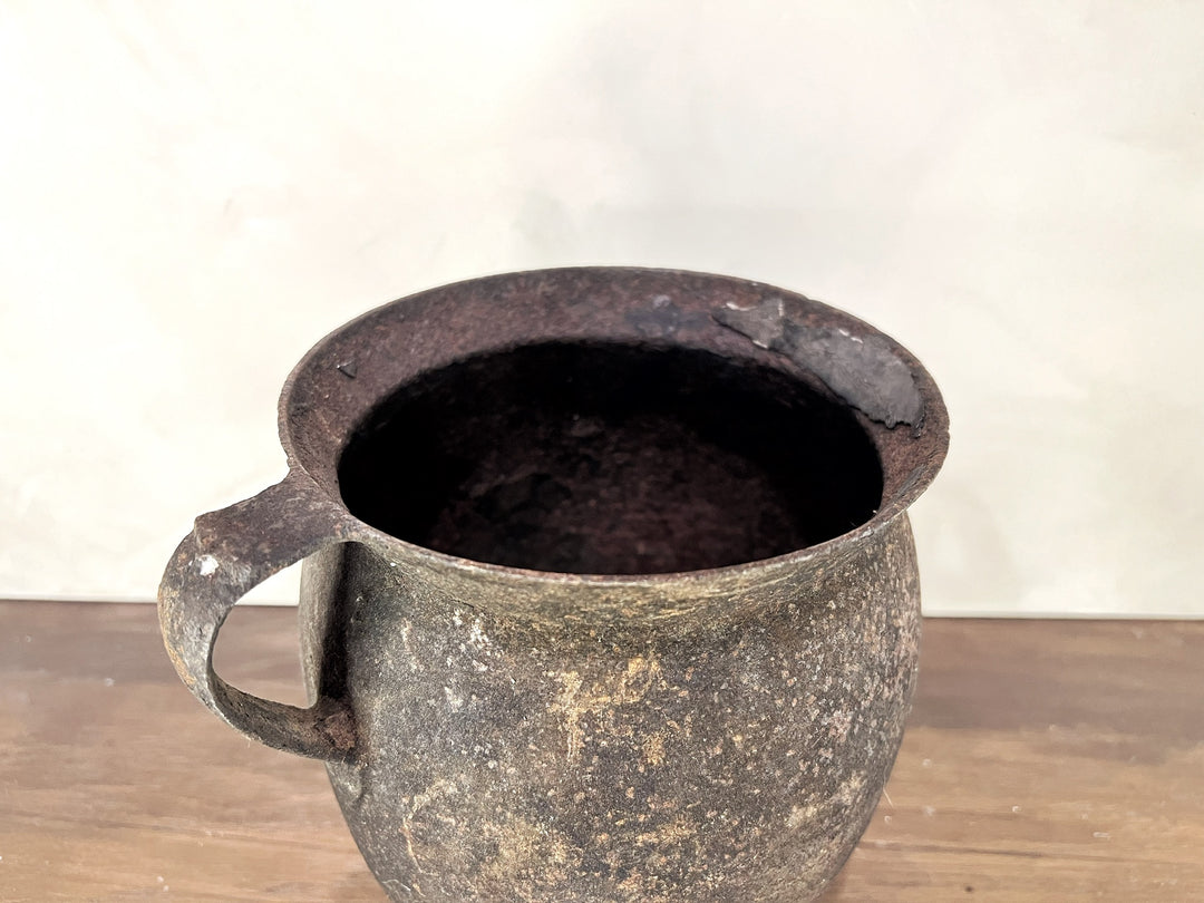 Artem Iron Pot