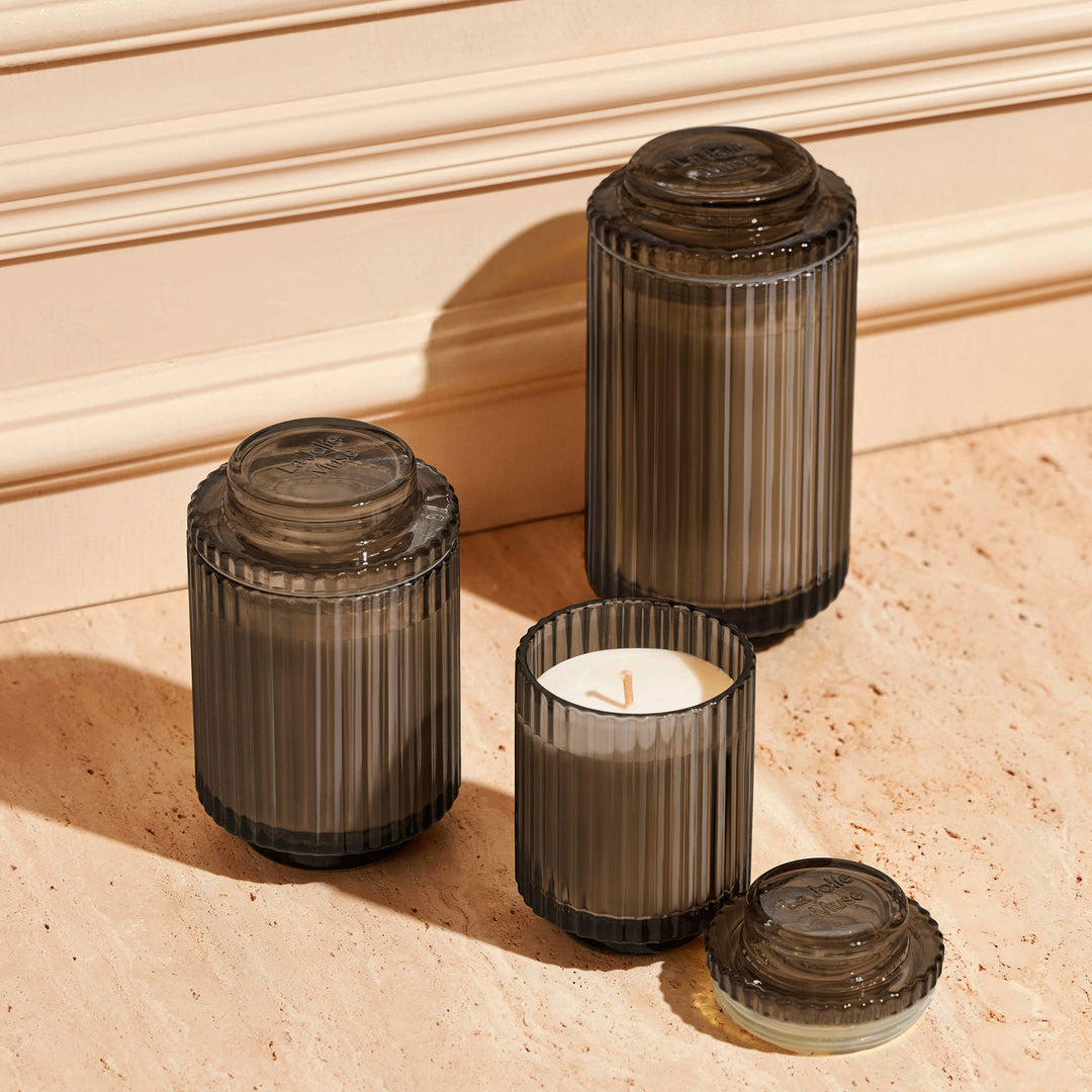 Aurélie Reeded Glass Candle: Santal Himalayen - (S)