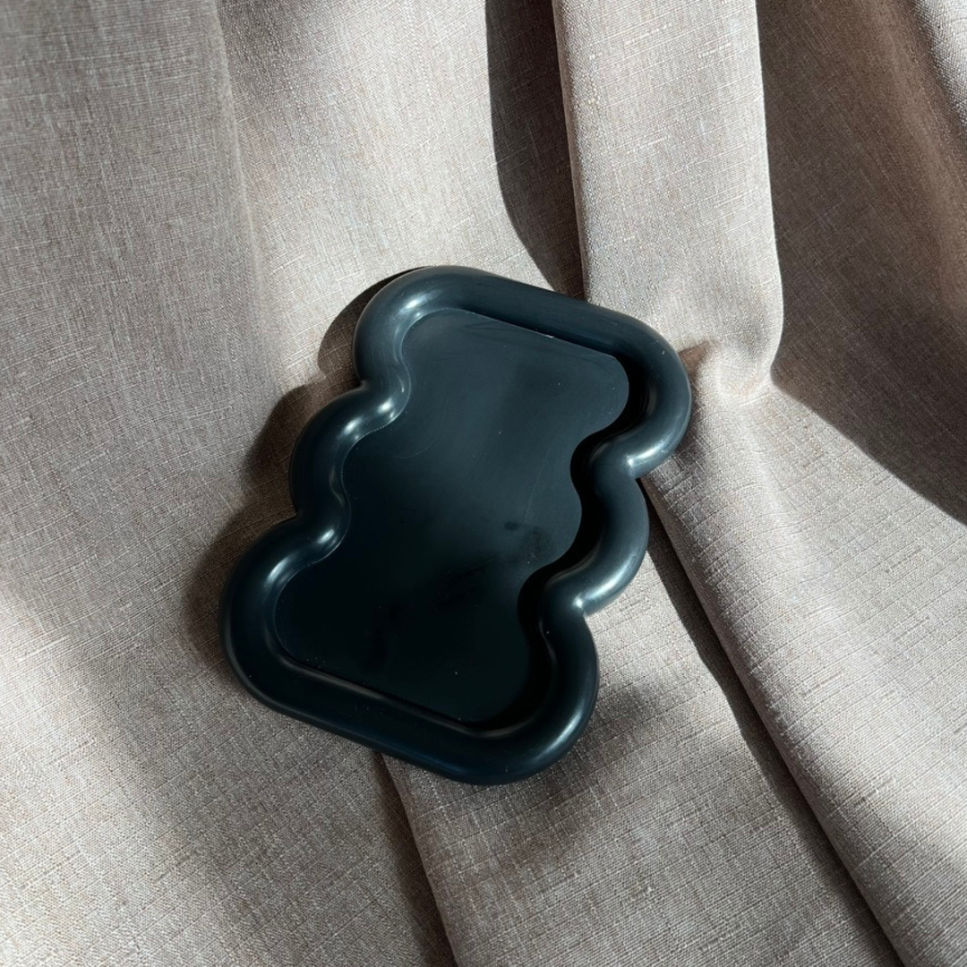 Wavy Tray: Charcoal